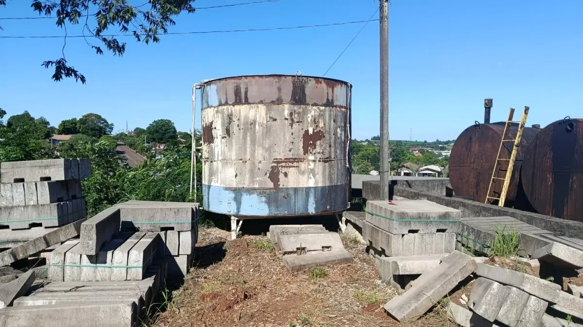 LOTE 027 - Reservatório Água metálica 20.000