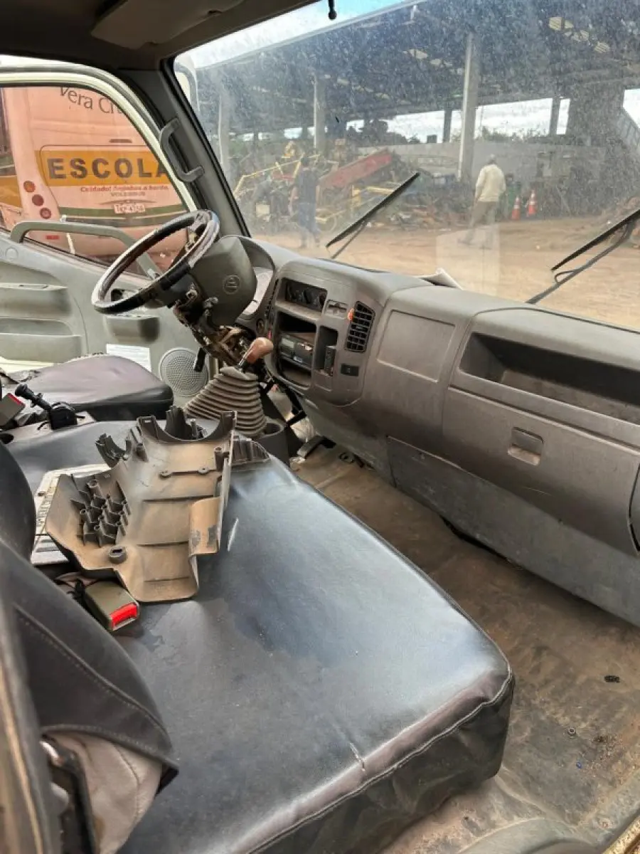 LOTE 010 - Caminhão Foton Aumark 10-16 DT 3.8 4x2 (diesel) - ano/mod. 2014