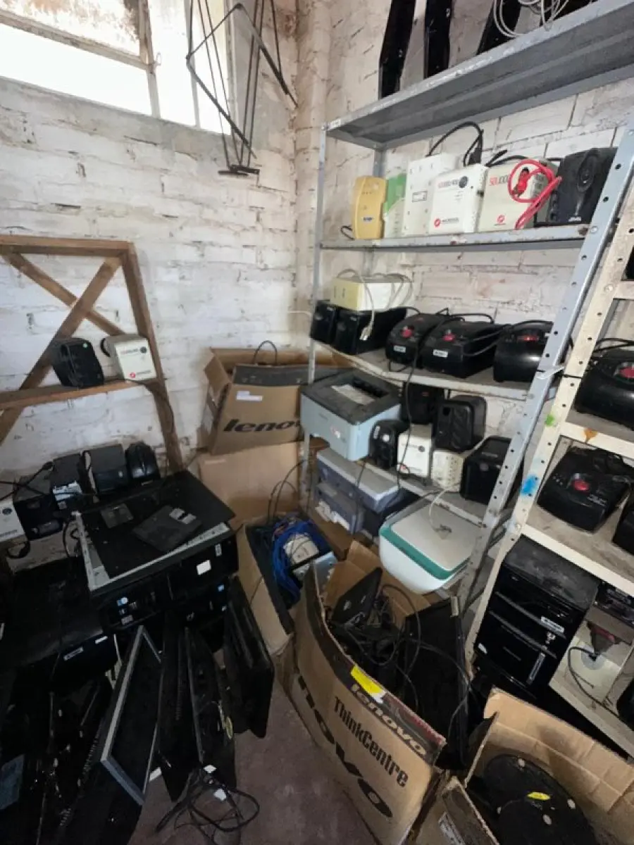 LOTE 014 - Lote de equipamentos de informática, eletrodomésticos, mobiliários e equipamentos diversos