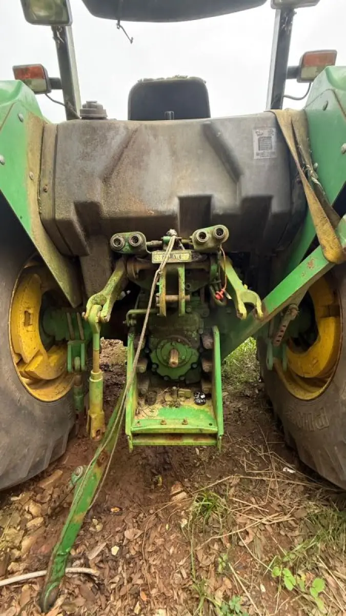 LOTE 003 - Trator John Deere,  ano/model: 2014/2014.