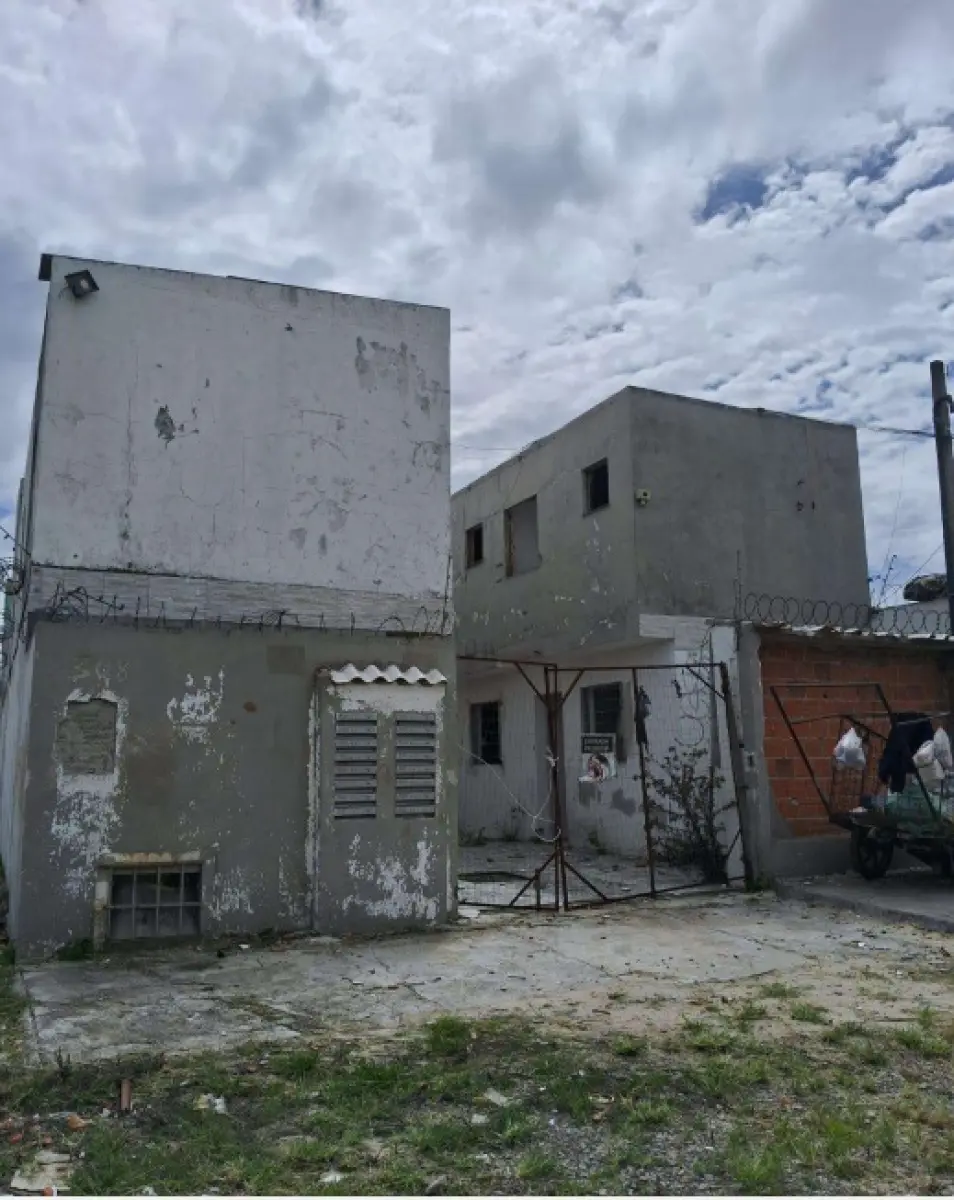 LOTE 001 - Prédio de Alvenaria dividido em 16 unidades - Rua Guilherme Echenique, nº 300  - Pelotas/RS