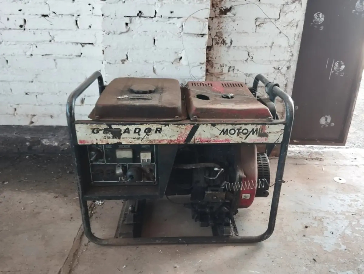 LOTE 014 - Gerador de energia a diesel MDG 5000 monofásico, motor 10 cv, partida elétrica