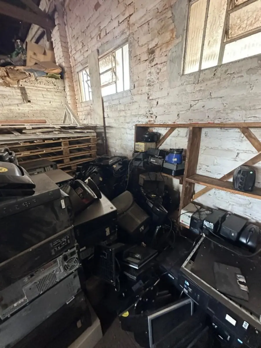 LOTE 014 - Lote de equipamentos de informática, eletrodomésticos, mobiliários e equipamentos diversos