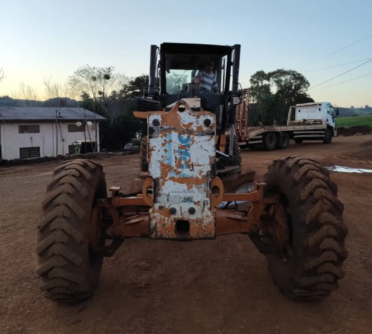LOTE 003 - MOTONIVELADORA, Marca CASE, Modelo 845B, Ano/modelo 2014
