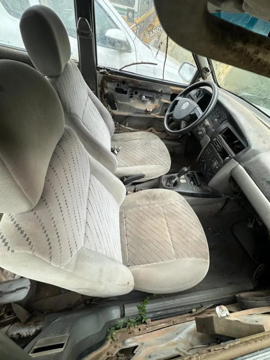 LOTE 008 - Volkswagen Santana 1.8 Mi - ano/mod. 2004/05