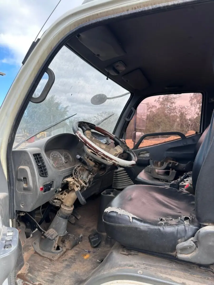LOTE 010 - Caminhão Foton Aumark 10-16 DT 3.8 4x2 (diesel) - ano/mod. 2014