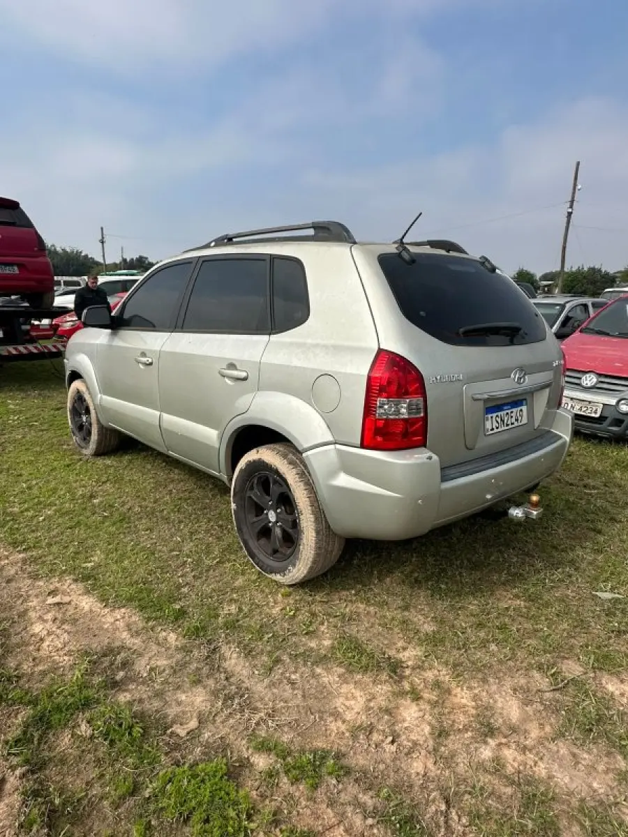 LOTE 002 - HYUNDAI/TUCSON GLSB - Ano/modelo 2011/2012