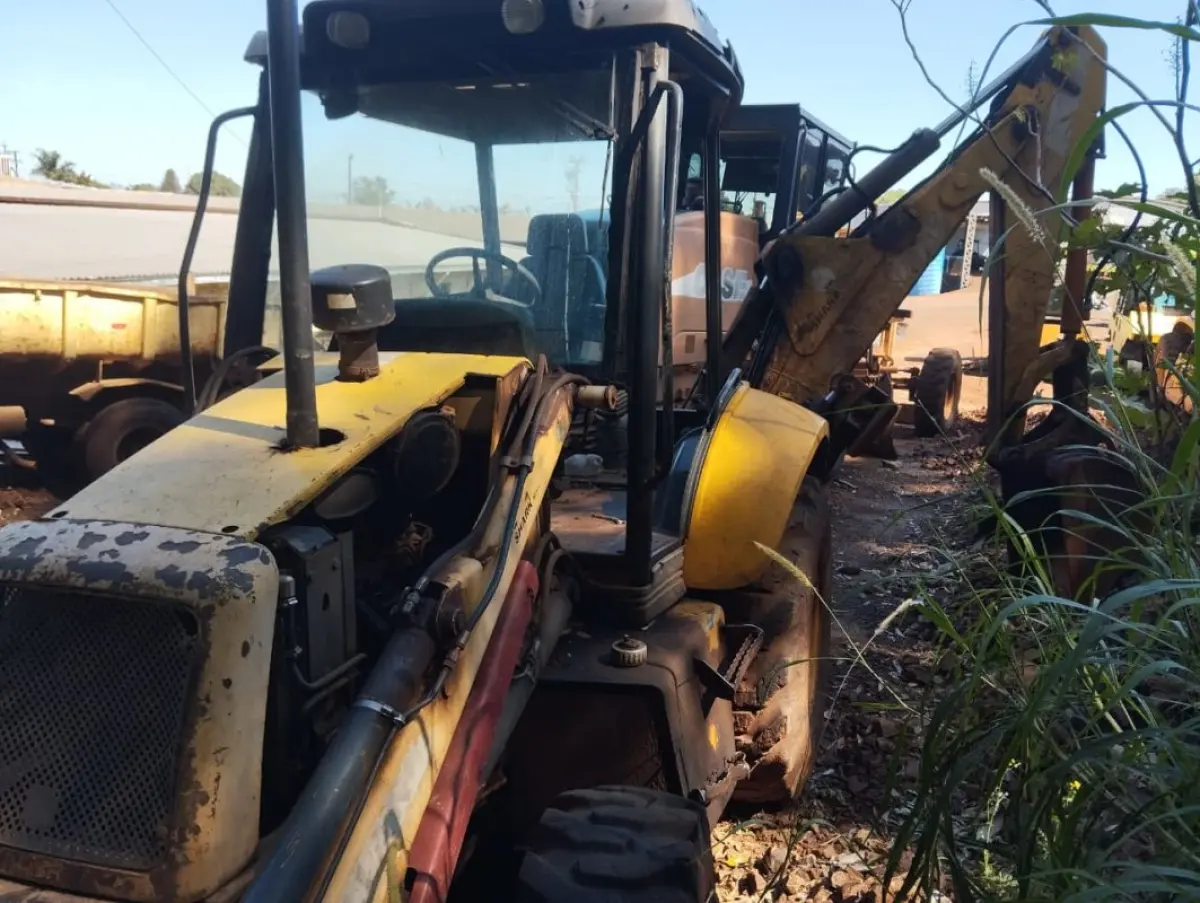 LOTE 029 - Retroescavadeira, marca New Holland, Modelo LB90, Ano 2010