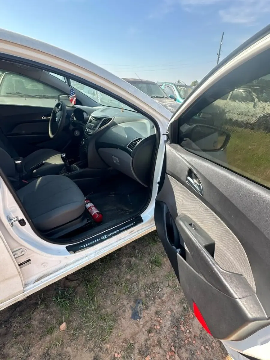 LOTE 006 - HYUNDAI/HB20S 1.6M COMFORT - Ano/modelo 2014/2015