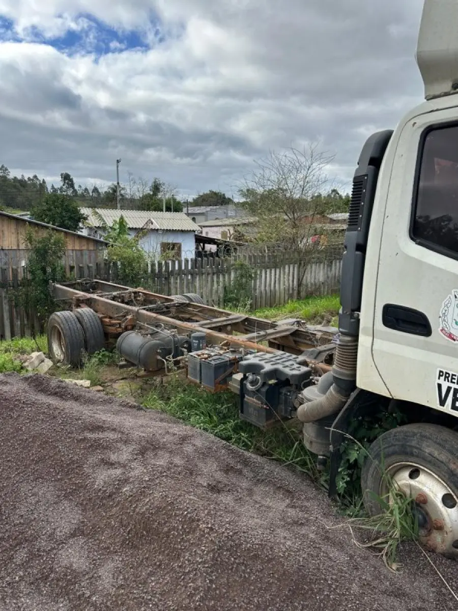 LOTE 010 - Caminhão Foton Aumark 10-16 DT 3.8 4x2 (diesel) - ano/mod. 2014