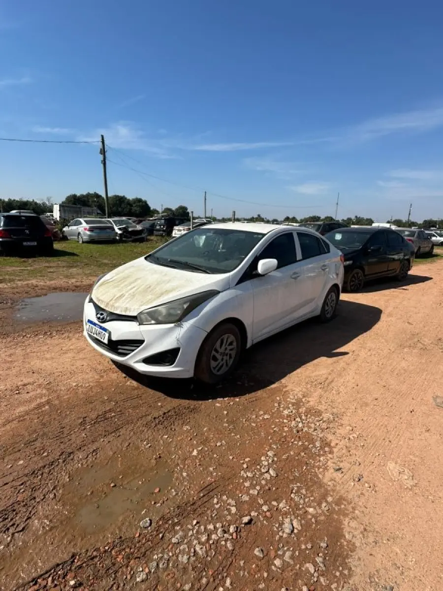 LOTE 001 - HYUNDAI/HB20S 1.6M - Ano/modelo 2013/ 2014