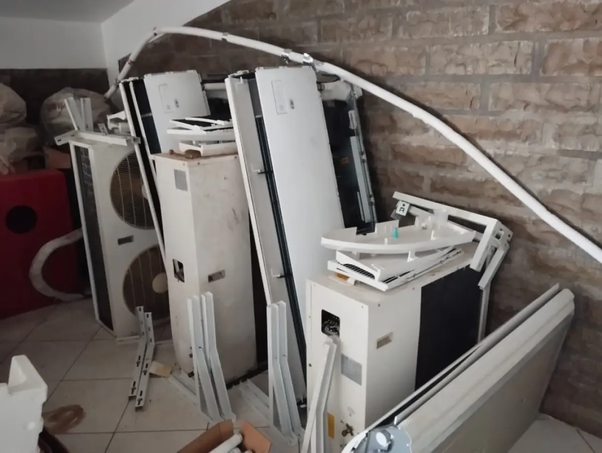 LOTE 001 - Lote de Aparelhos de ar condicionado modelo Split piso teto de 36000 e 60000 BTUS