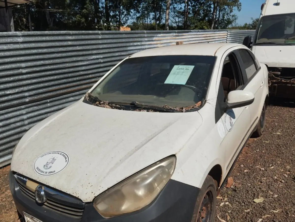 LOTE 002 - Fiat Siena Essence 1.6, ano 2013