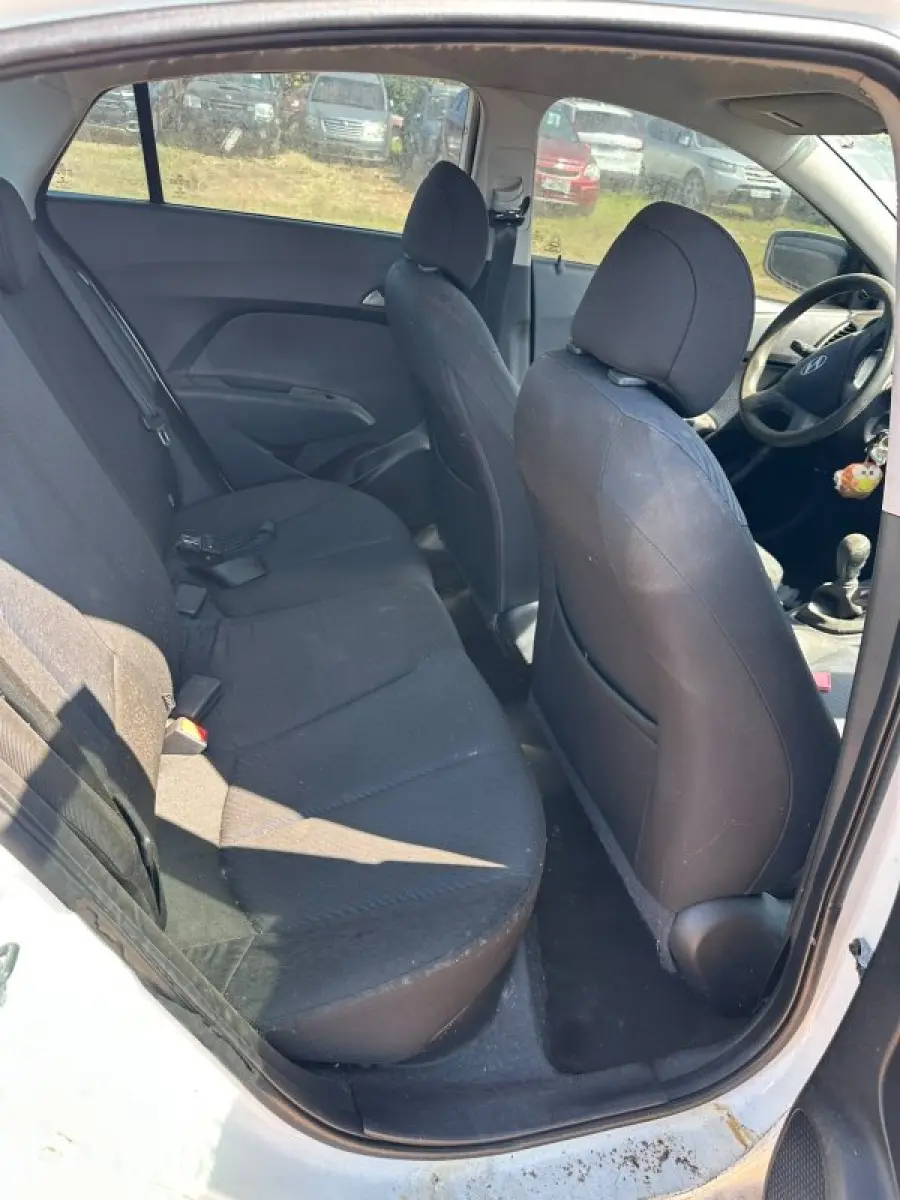 LOTE 001 - HYUNDAI/HB20S 1.6M - Ano/modelo 2013/ 2014