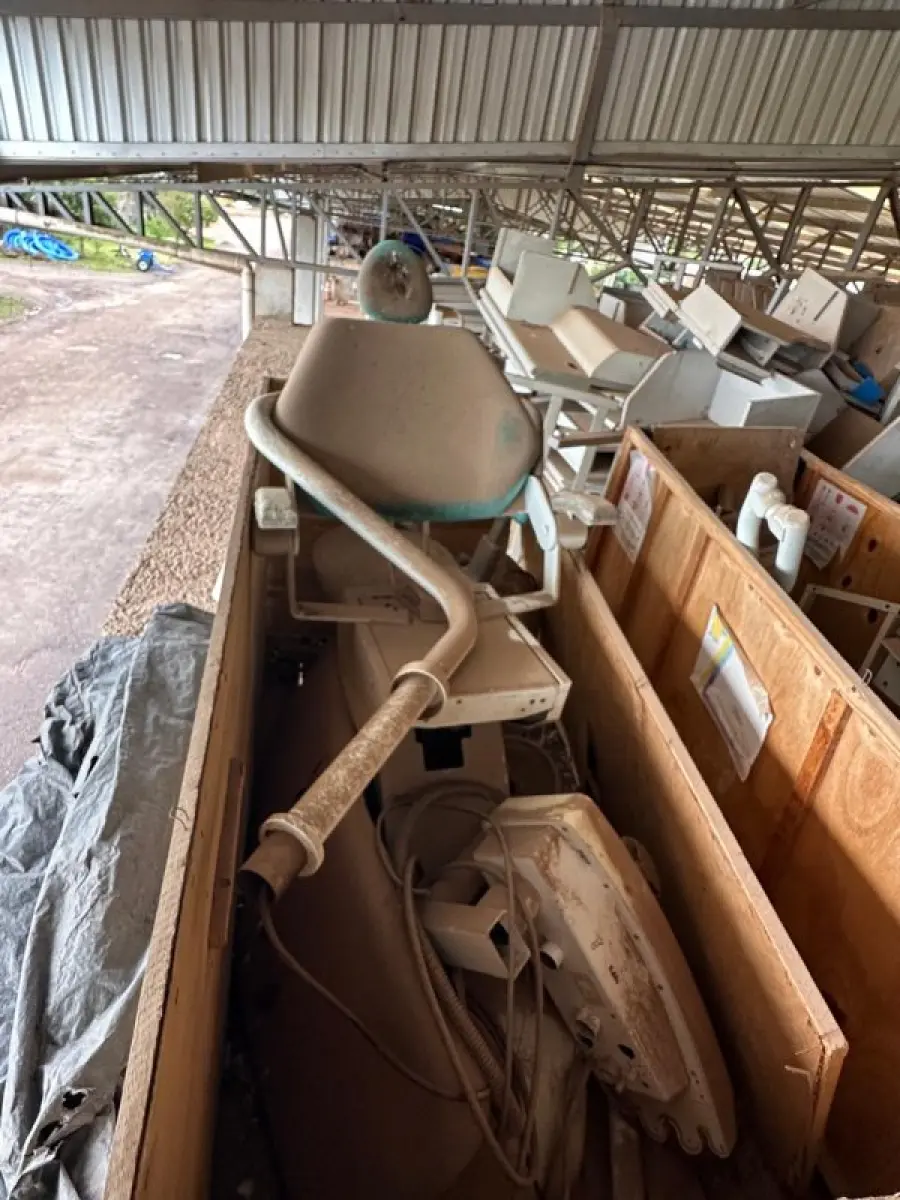 LOTE 018 - Lote de 03 (três) cadeiras odontológicas