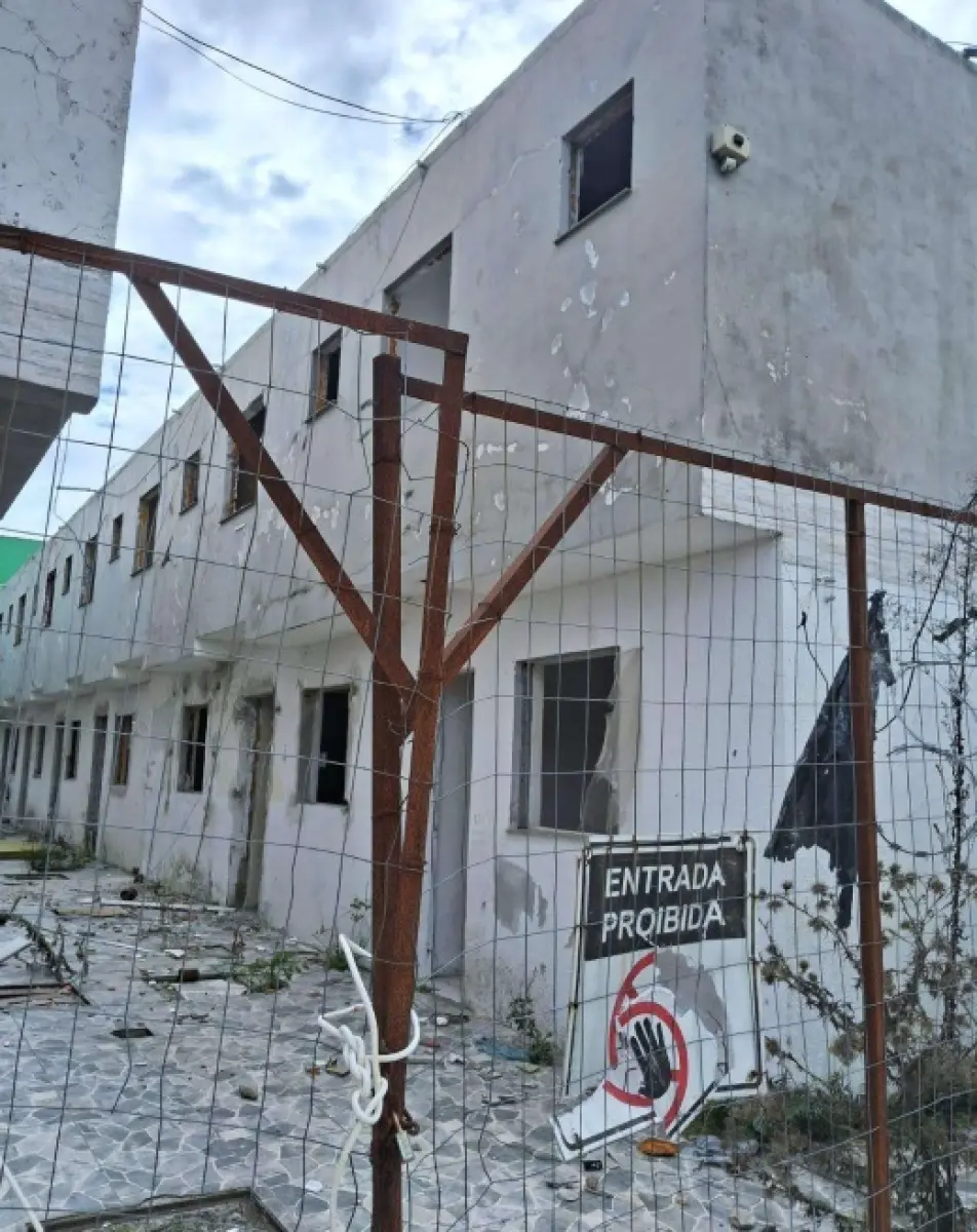 LOTE 001 - Prédio de Alvenaria dividido em 16 unidades - Rua Guilherme Echenique, nº 300  - Pelotas/RS