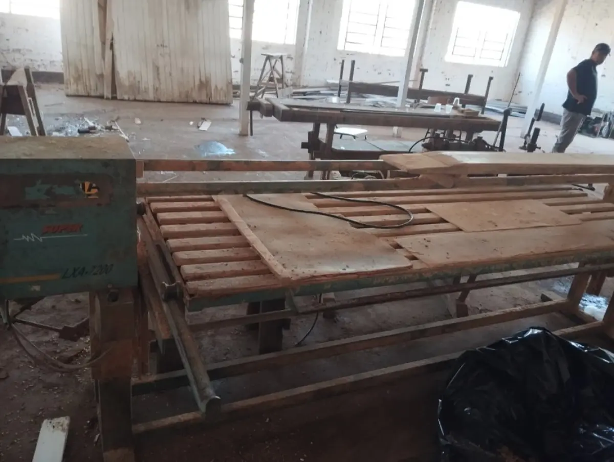 LOTE 015 - Lixadeira Fita LXA-7200 C/ exaustor marca Possamat
