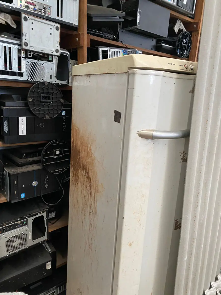 LOTE 009 - Sucatas em geral de equipamentos eletrônicos