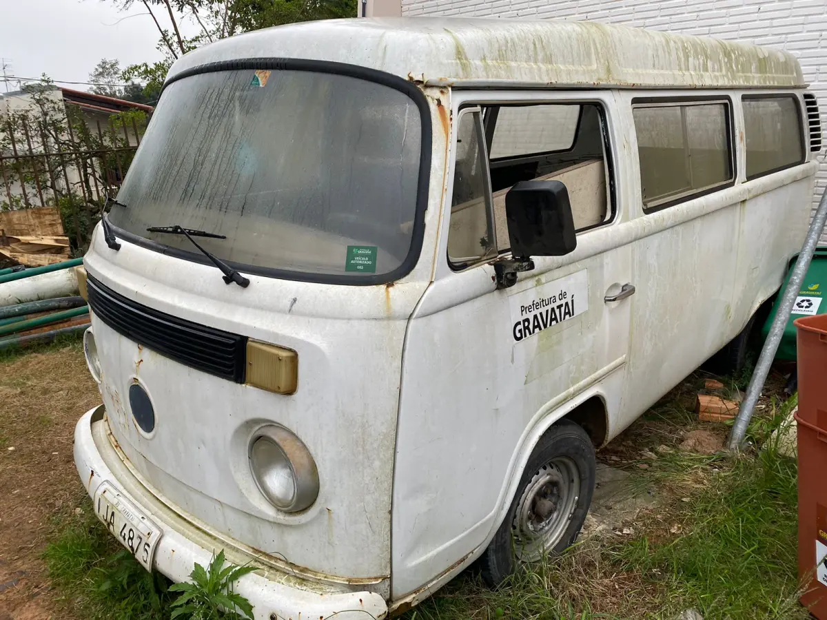 LOTE 002 - VW/KOMBI. Fabricação/Modelo: 1999/1999