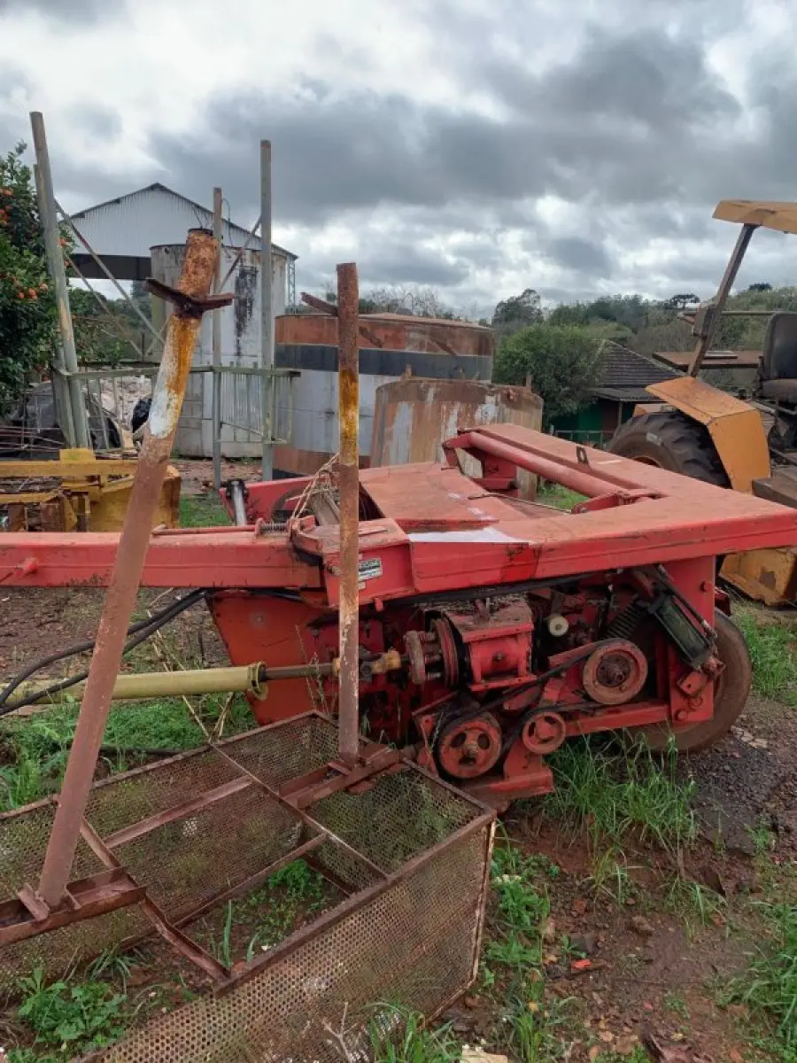 LOTE 016 - Sucatas de Ferro/Peças