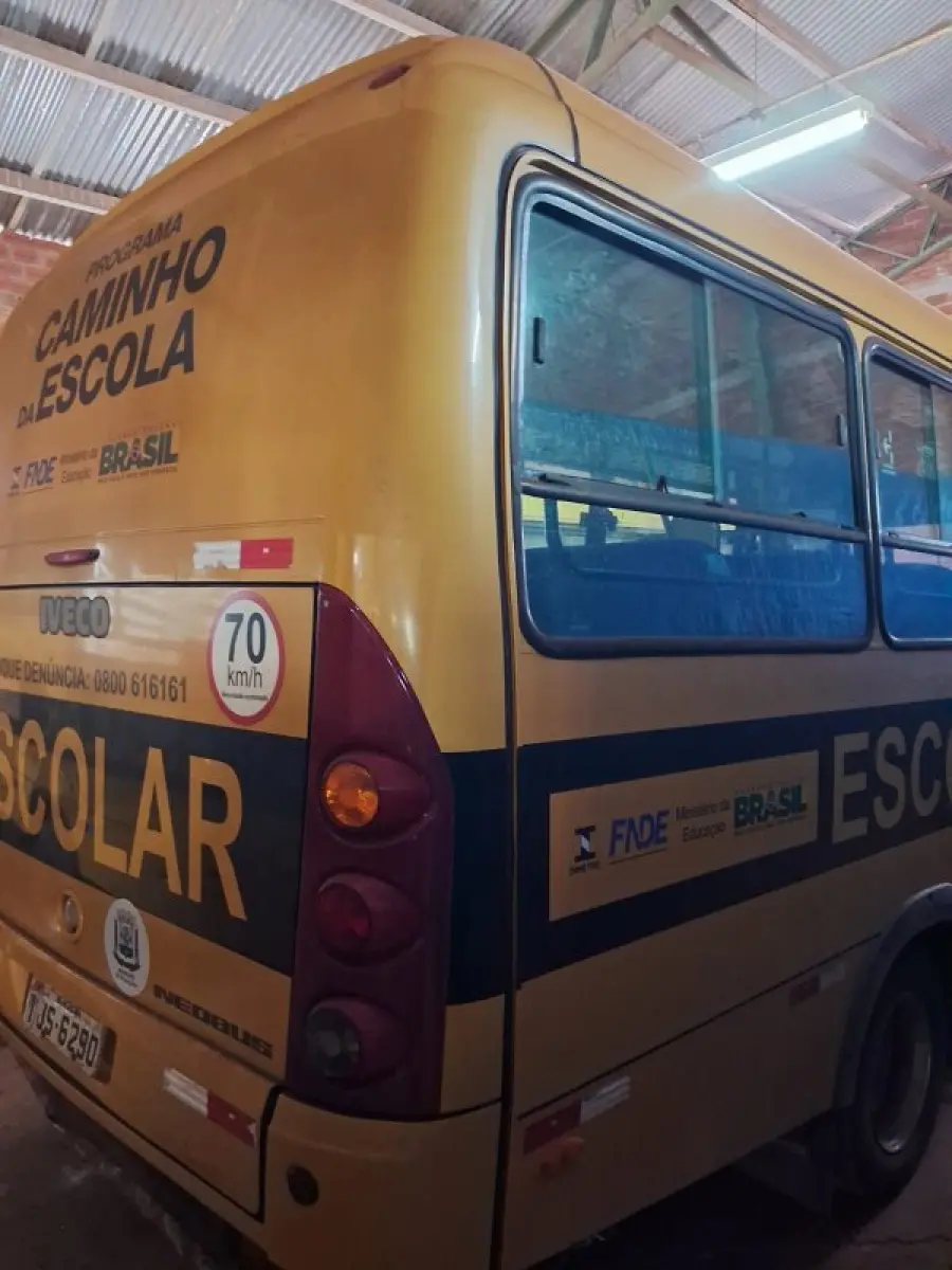 LOTE 003 - Micro ônibus rural escolar modelo City Class/Iveco 70C17, 170CV, ano e modelo 2013