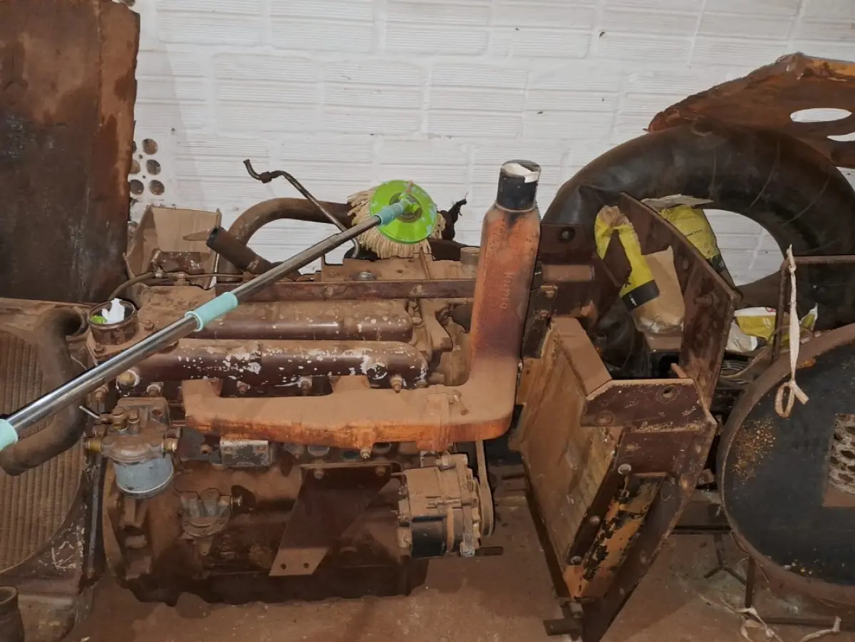 LOTE 010 - Retro Escavadeira Maxion 750, cor amarela, ano 1993