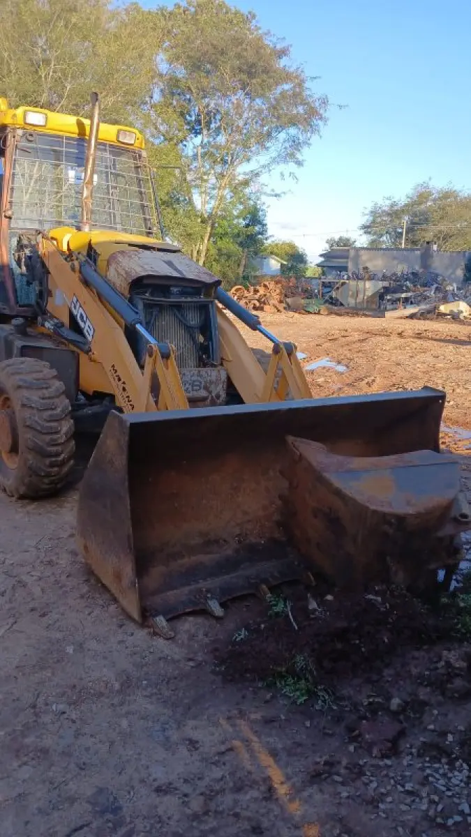 LOTE 021 - RETROESCAVADEIRA JCB ANO 2015