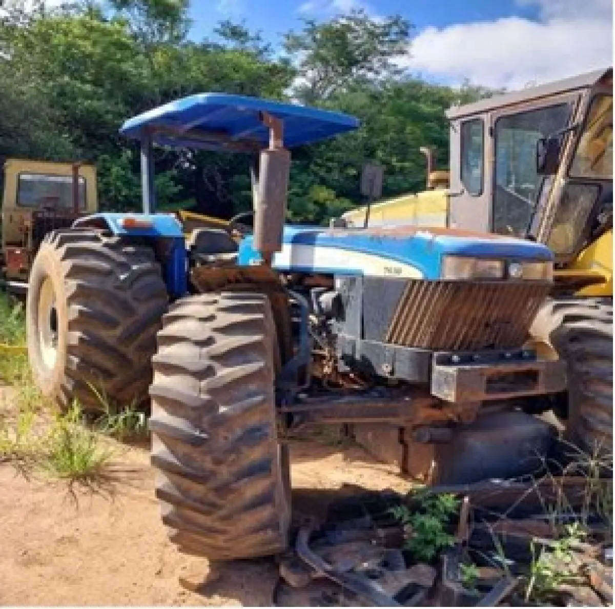 LOTE 022 - TRATOR NEW HOLLAND 7630