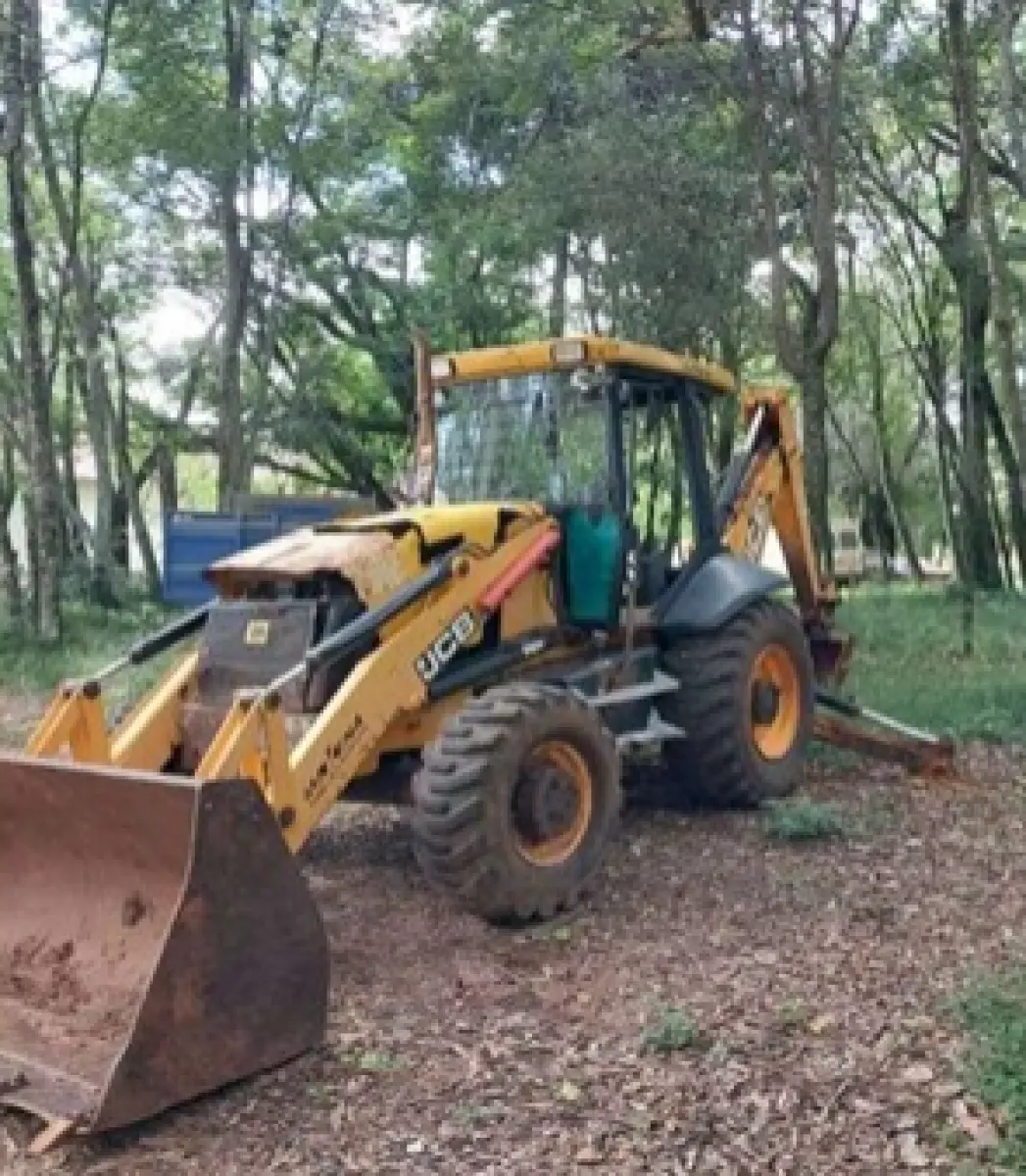 LOTE 021 - RETROESCAVADEIRA JCB ANO 2015