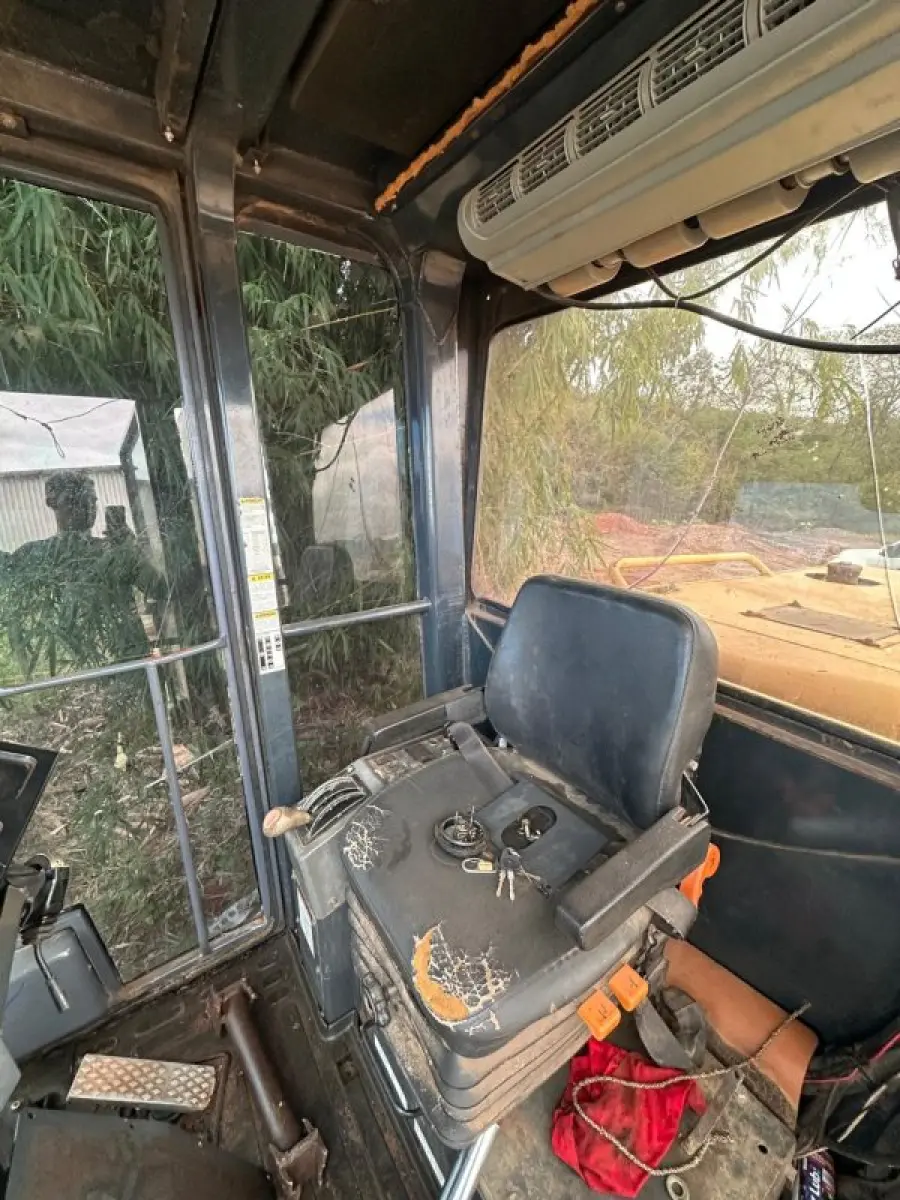LOTE 011 - Motoniveladora Komatsu GD 555-3 - ano 2006