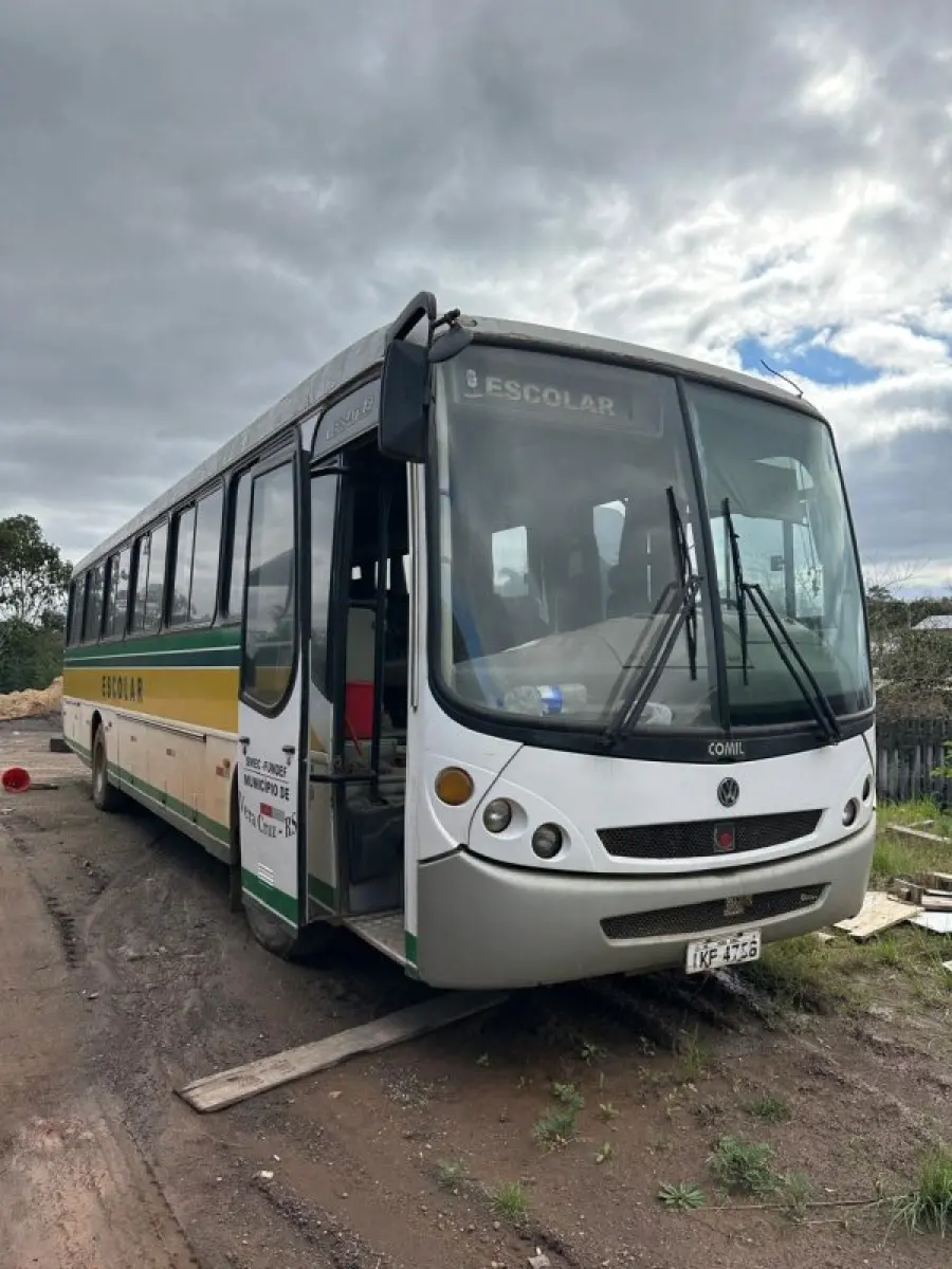LOTE 006 - Ônibus Volkswagen Comil/Versatile 17-210 - ano/mod. 2002